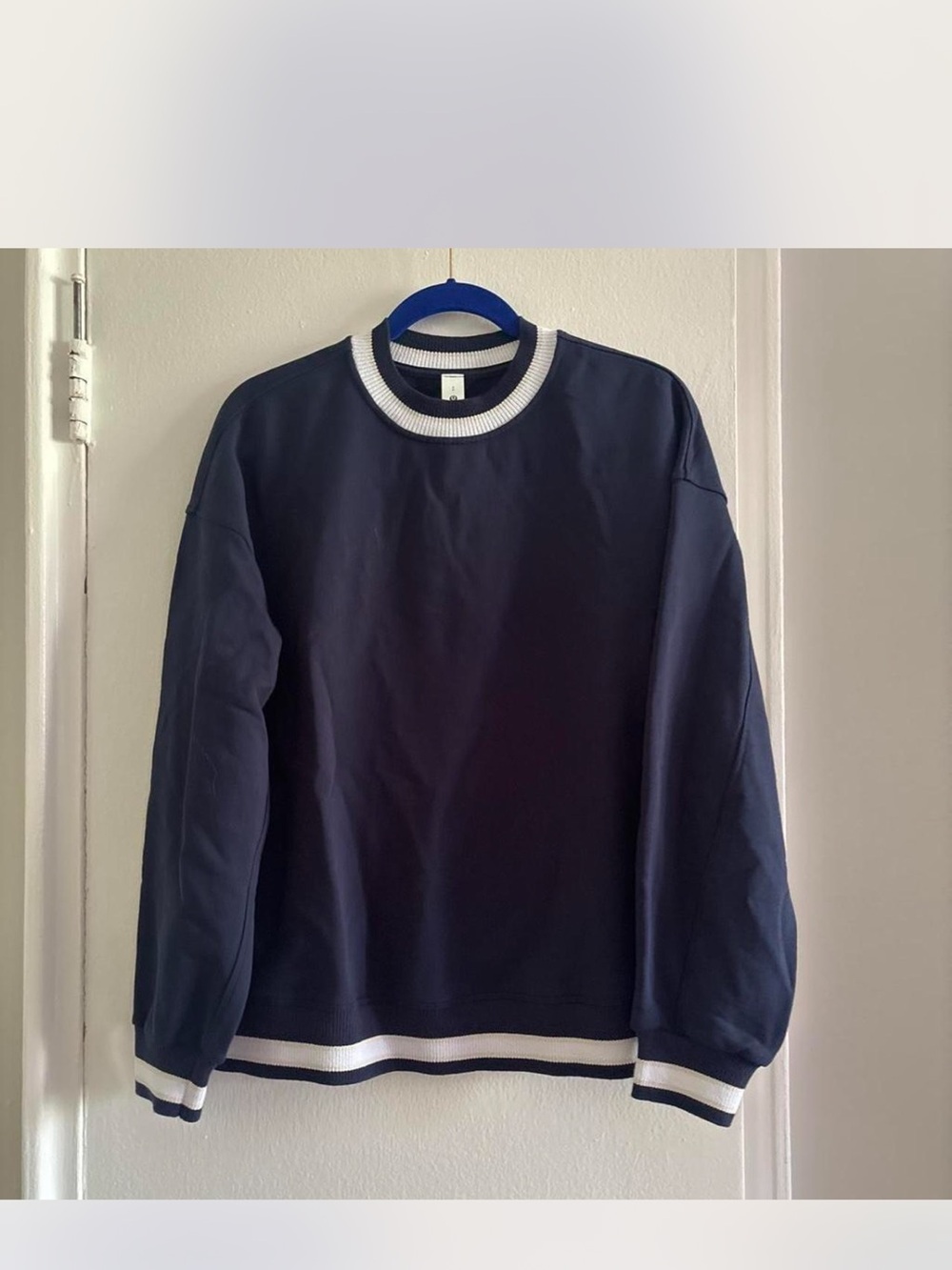 Lululemon oversized Crewneck Sweatshirt with Contrast White Trim size small